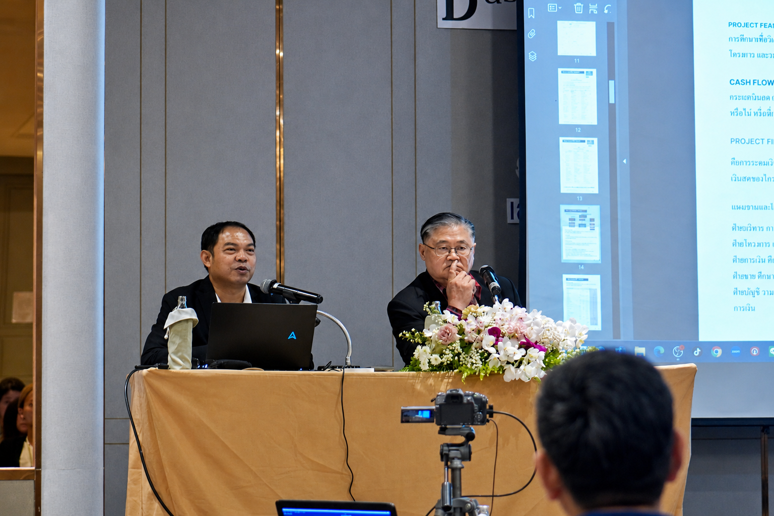 อ.สงคราม สอนคู่กับ อ.สุเทพ พงษ์พิทักษ์
